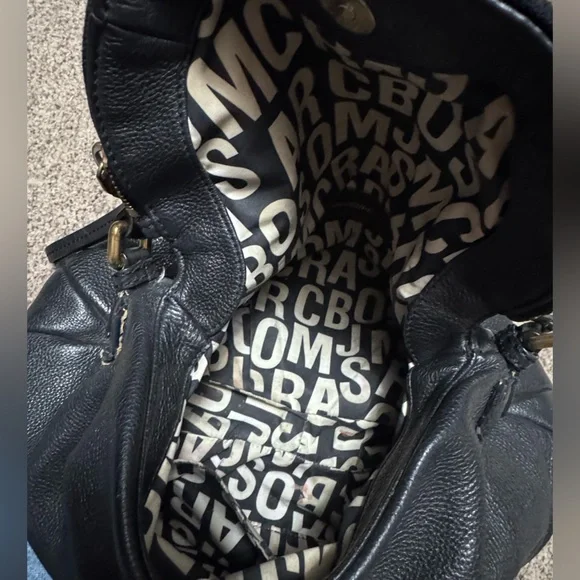 Marc by Marc Jacobs Classic Q Natasha black pebbled leather crossbody bag - Picture 9 of 12